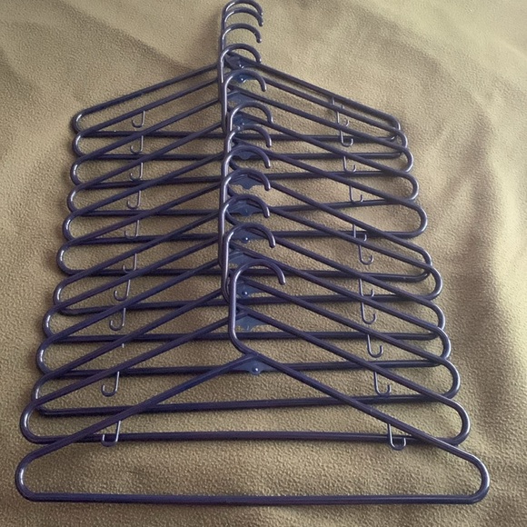 EUC 8 light blue & 12 dark blue tube hangers. Approximately 16 1/2” x 9 1/2”. - Picture 6 of 9